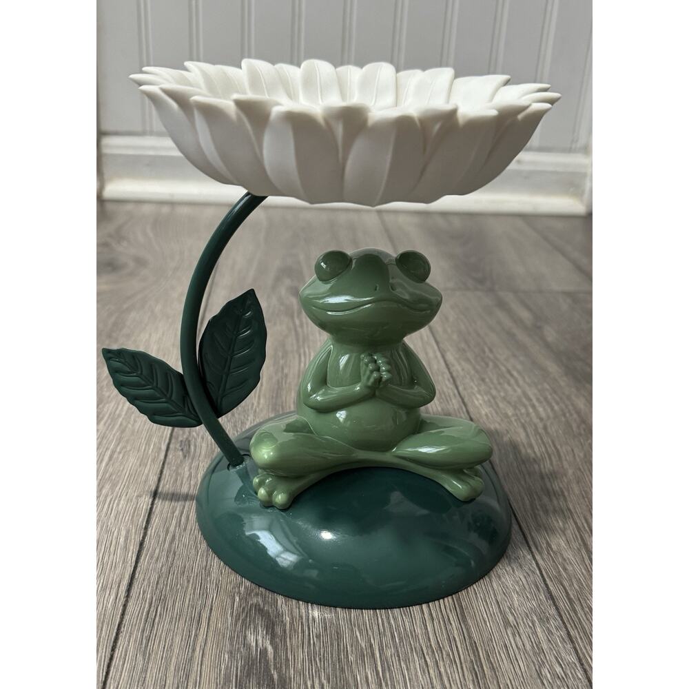 Bath & Body Works 7” Meditating Frog Under Lilypad 3-wick Candle Holder
